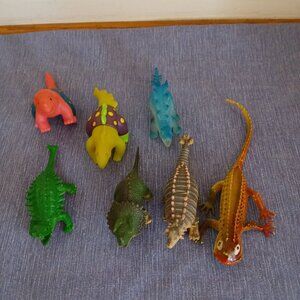 Dinosaurs set x 7 Used